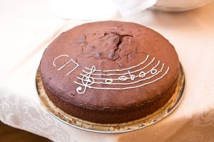 Closing ceremony 26.08.2016. A cake with the inscription „spasibo” (thank you) for prof. Alexei Orlovetsky. Music and Literature Club. Photo by Andrzej Solnica.